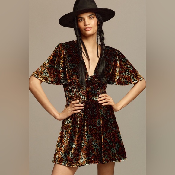 Anthropologie Dresses & Skirts - NWT Anthropologie Short-Sleeve Velvet Mini Dress, Size XXS